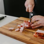 Twoja ostatnia deska do krojenia mięsa: jak wybrać model, który przetrwa lata i zadba o higienę